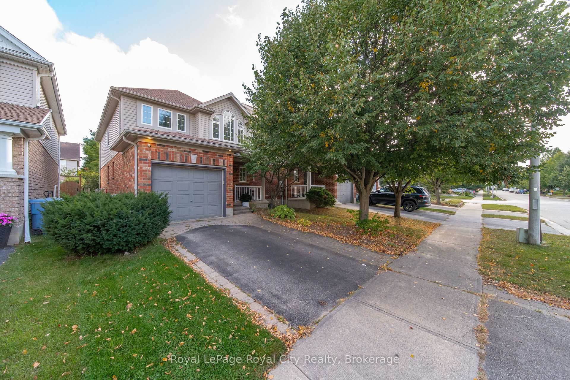 Photo 2 of 82 Lynch Circle, Guelph, Pineridge/Westminster Woods — HOMEH