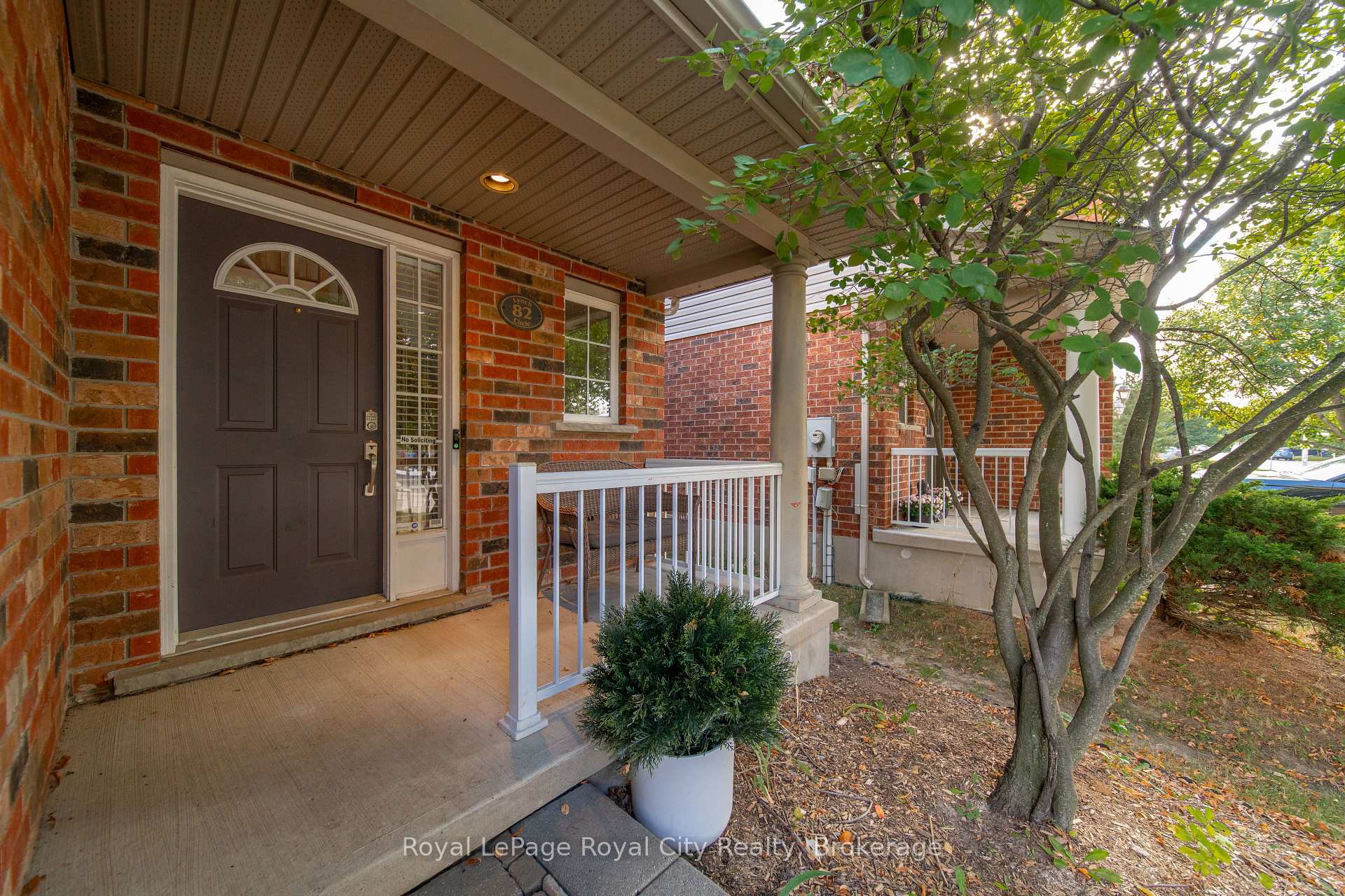 Photo 3 of 82 Lynch Circle, Guelph, Pineridge/Westminster Woods — HOMEH