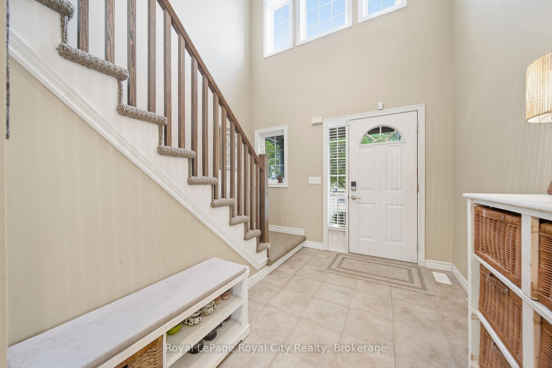 Photo 5 of 82 Lynch Circle, Guelph, Pineridge/Westminster Woods — HOMEH