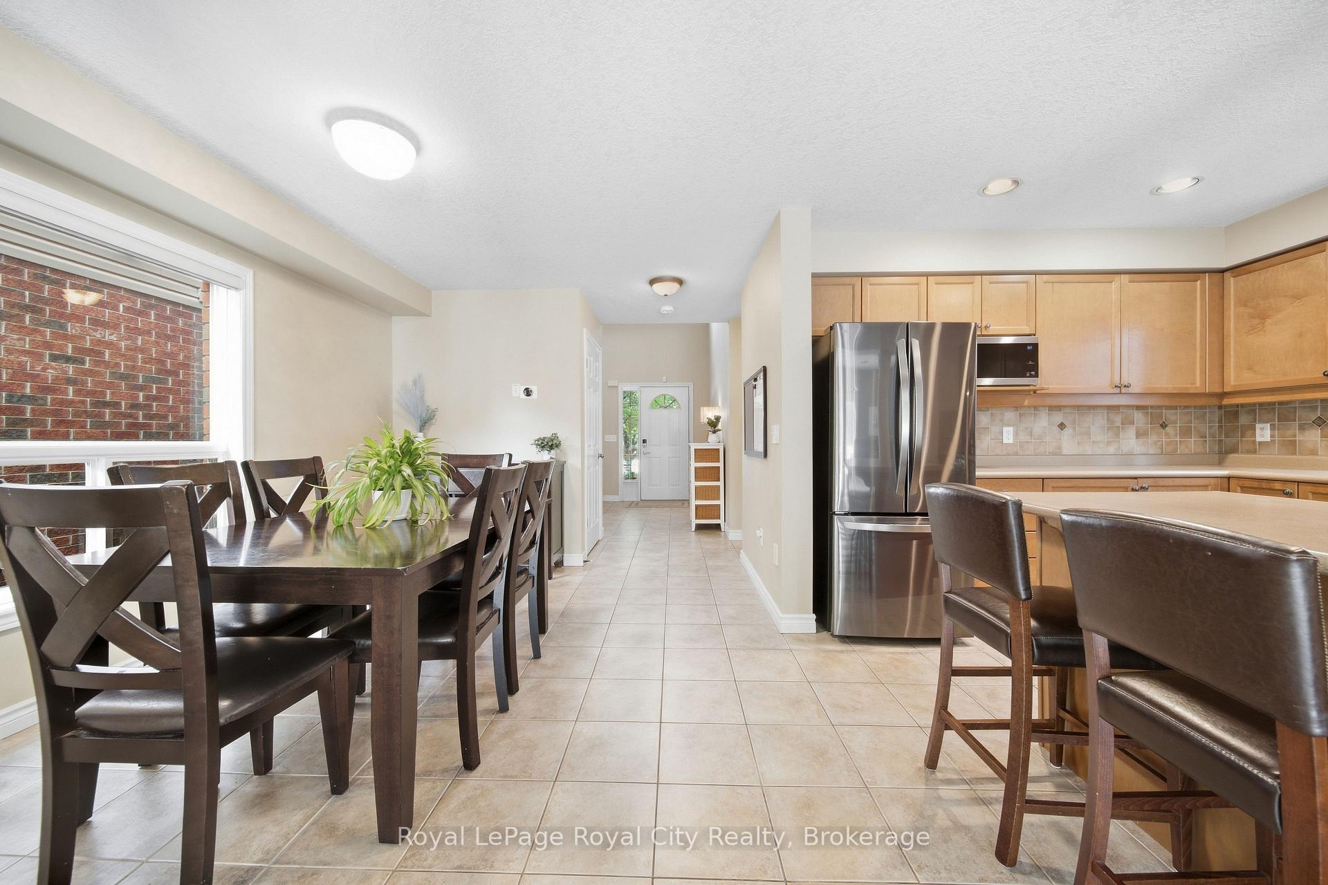 Photo 7 of 82 Lynch Circle, Guelph, Pineridge/Westminster Woods — HOMEH