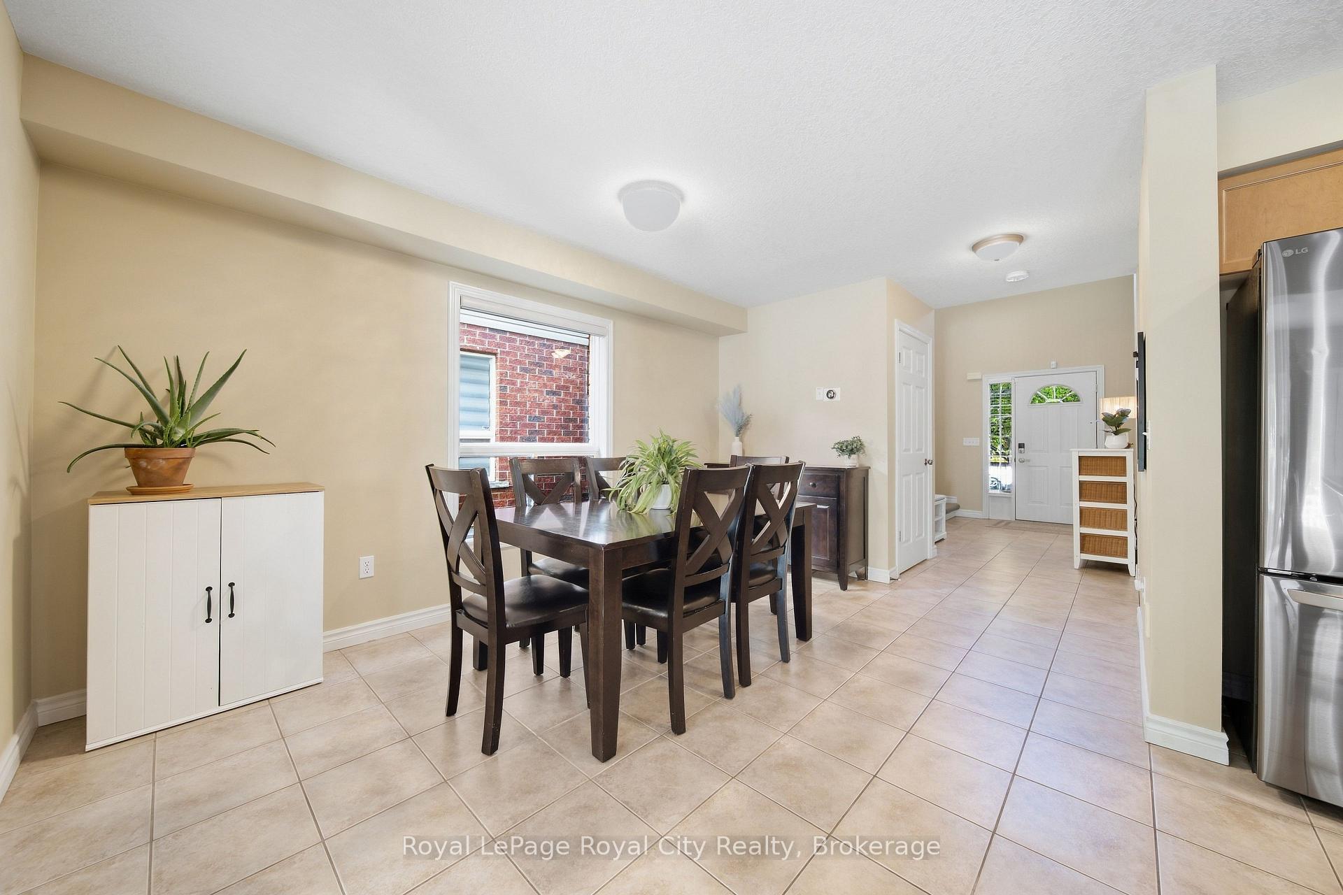Photo 8 of 82 Lynch Circle, Guelph, Pineridge/Westminster Woods — HOMEH