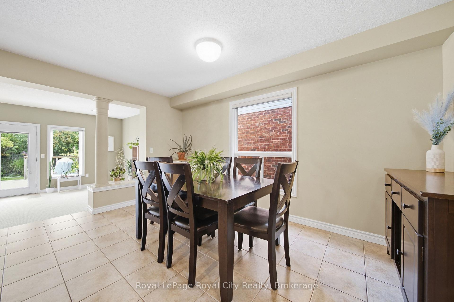 Photo 12 of 82 Lynch Circle, Guelph, Pineridge/Westminster Woods — HOMEH