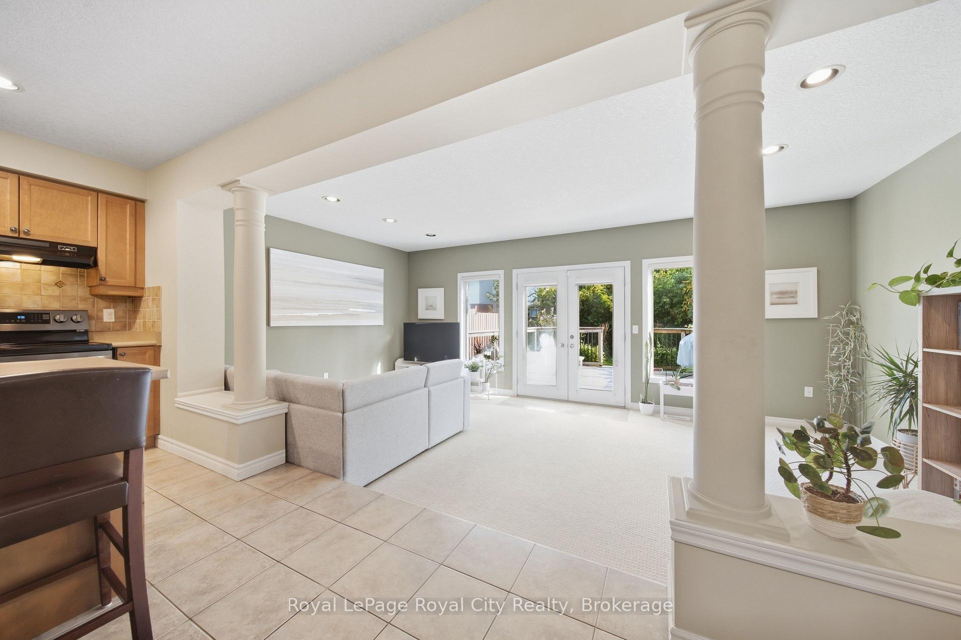 Photo 13 of 82 Lynch Circle, Guelph, Pineridge/Westminster Woods — HOMEH