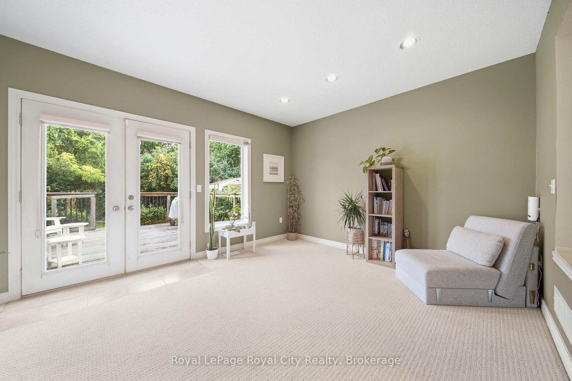 Photo 14 of 82 Lynch Circle, Guelph, Pineridge/Westminster Woods — HOMEH