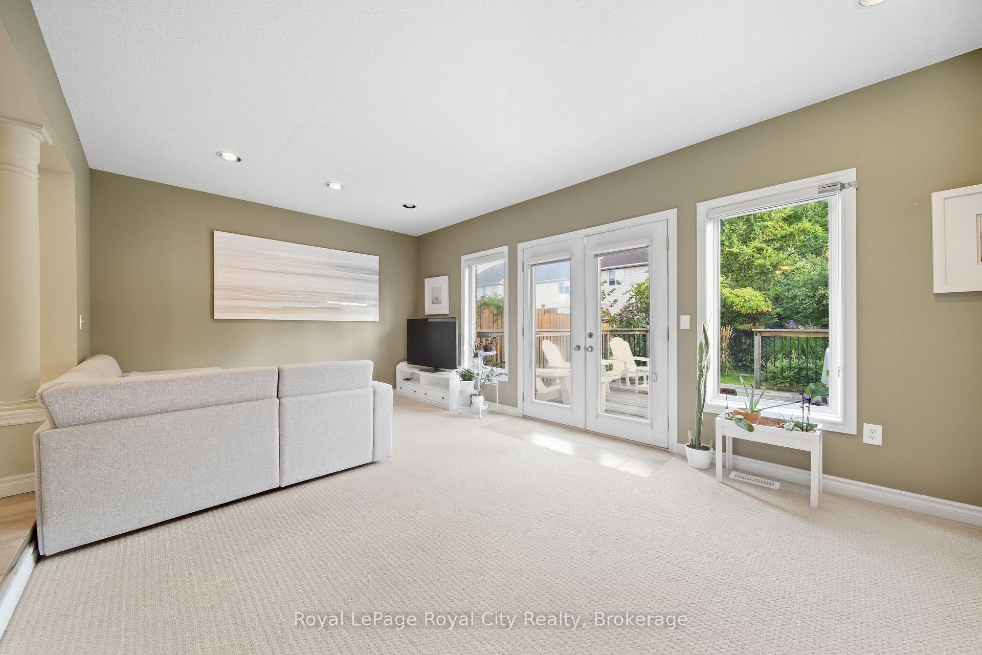 Photo 15 of 82 Lynch Circle, Guelph, Pineridge/Westminster Woods — HOMEH