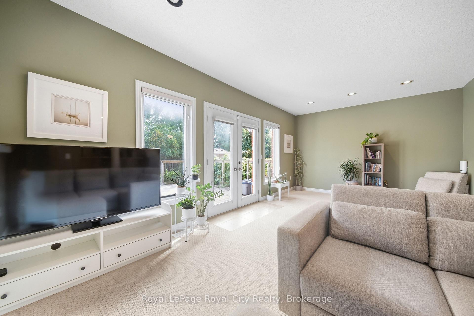 Photo 16 of 82 Lynch Circle, Guelph, Pineridge/Westminster Woods — HOMEH