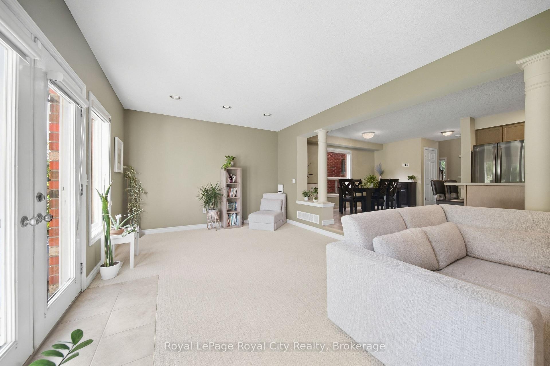 Photo 17 of 82 Lynch Circle, Guelph, Pineridge/Westminster Woods — HOMEH