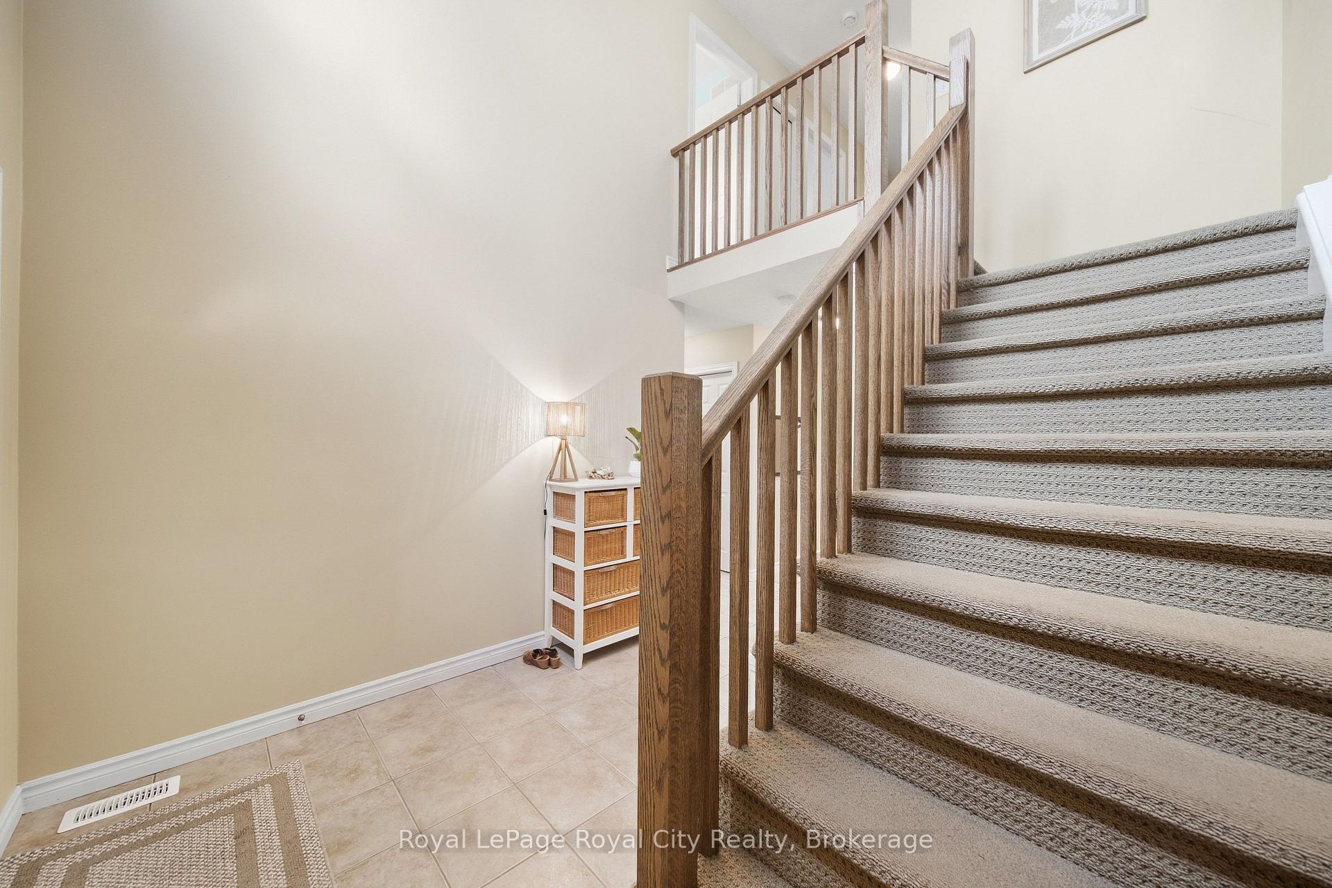 Photo 18 of 82 Lynch Circle, Guelph, Pineridge/Westminster Woods — HOMEH