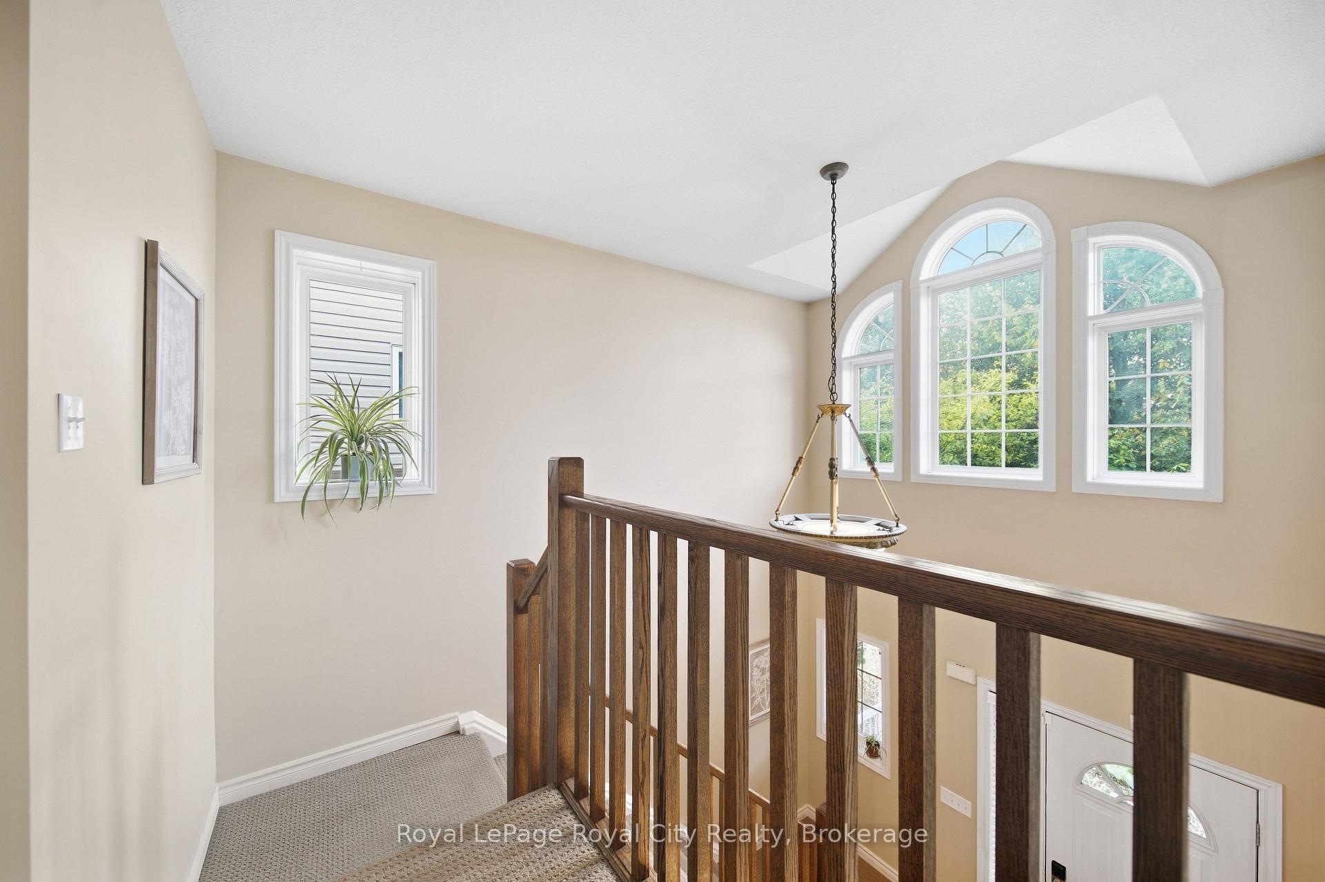 Photo 19 of 82 Lynch Circle, Guelph, Pineridge/Westminster Woods — HOMEH