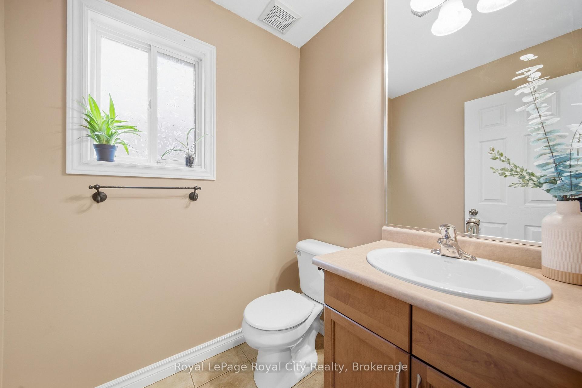 Photo 21 of 82 Lynch Circle, Guelph, Pineridge/Westminster Woods — HOMEH