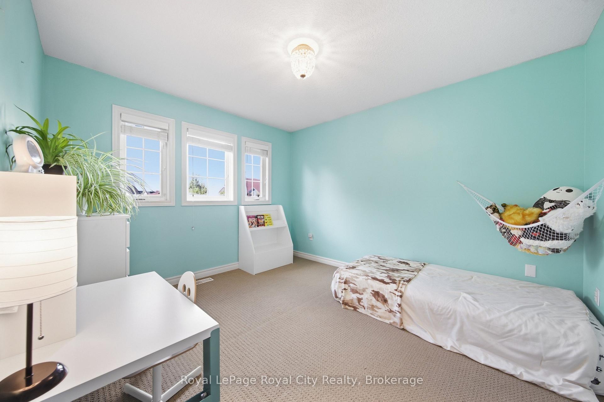 Photo 22 of 82 Lynch Circle, Guelph, Pineridge/Westminster Woods — HOMEH