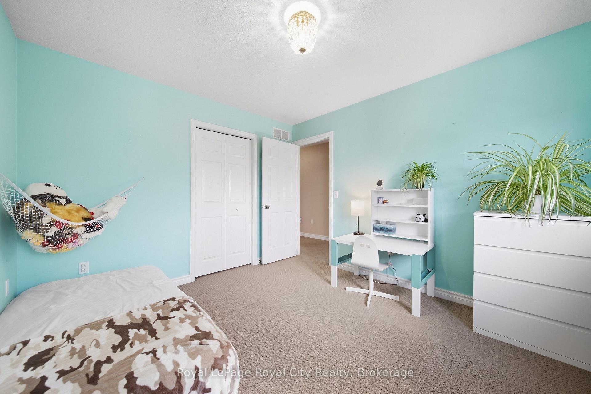 Photo 23 of 82 Lynch Circle, Guelph, Pineridge/Westminster Woods — HOMEH