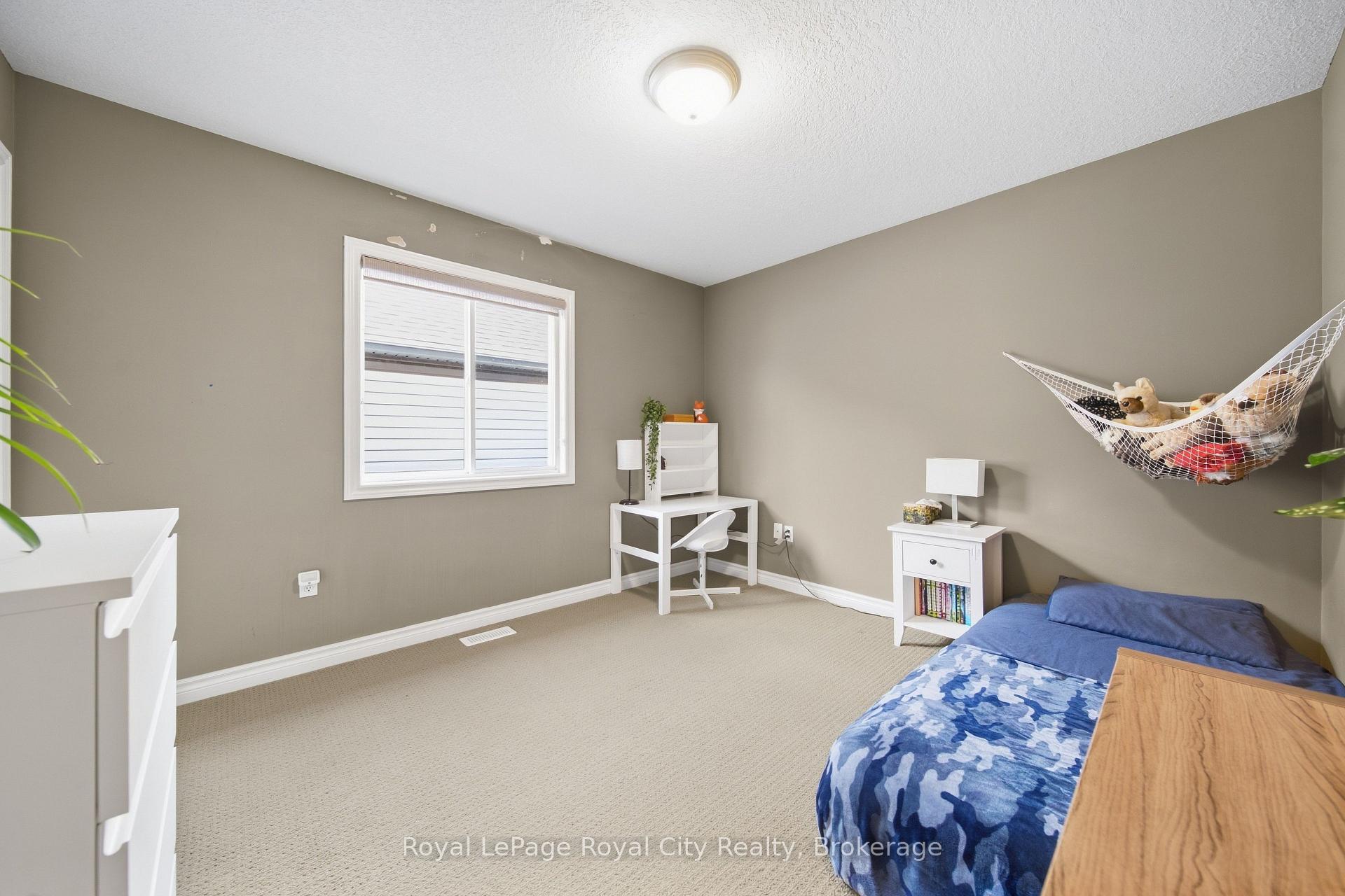 Photo 24 of 82 Lynch Circle, Guelph, Pineridge/Westminster Woods — HOMEH