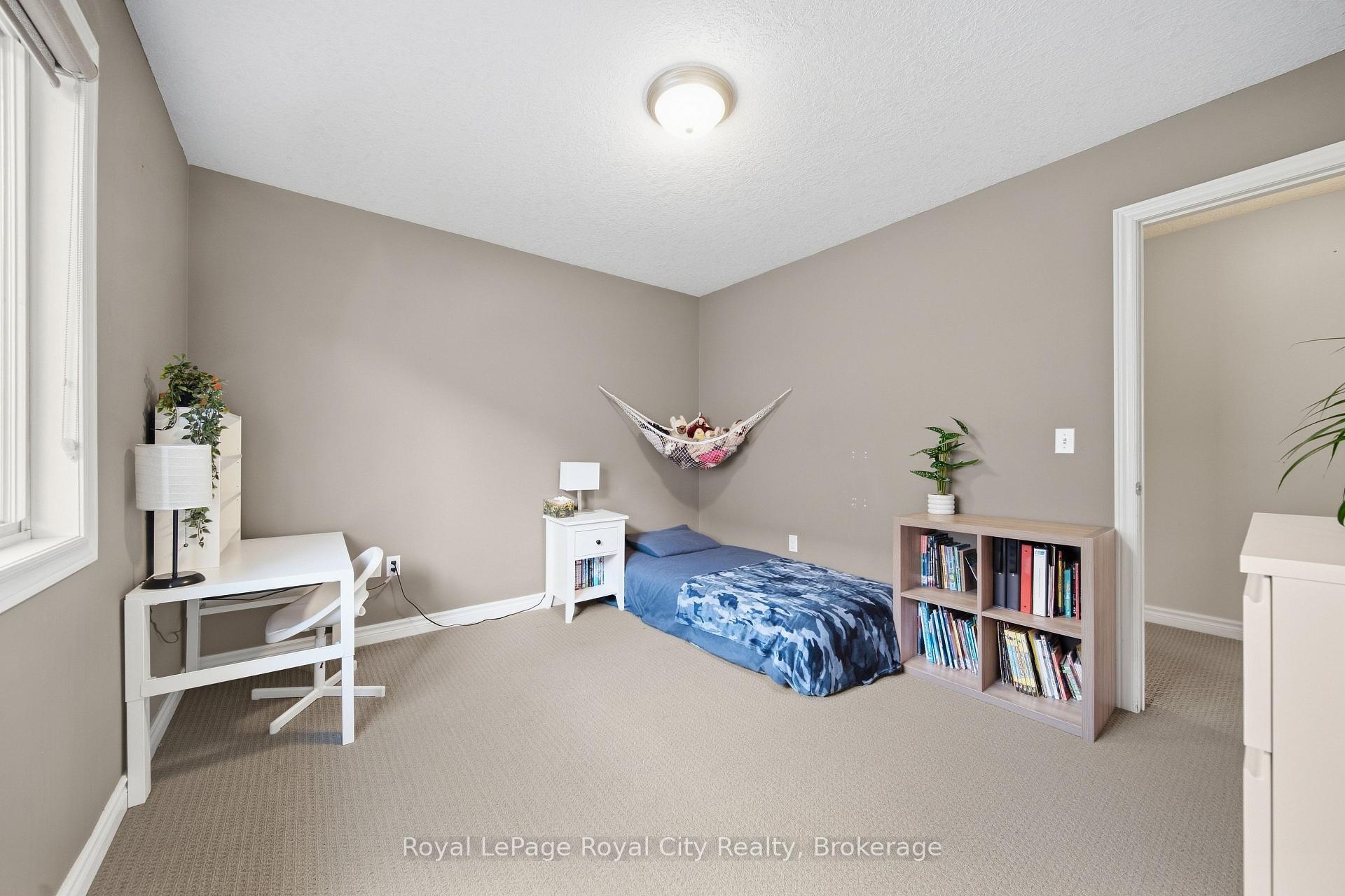 Photo 25 of 82 Lynch Circle, Guelph, Pineridge/Westminster Woods — HOMEH