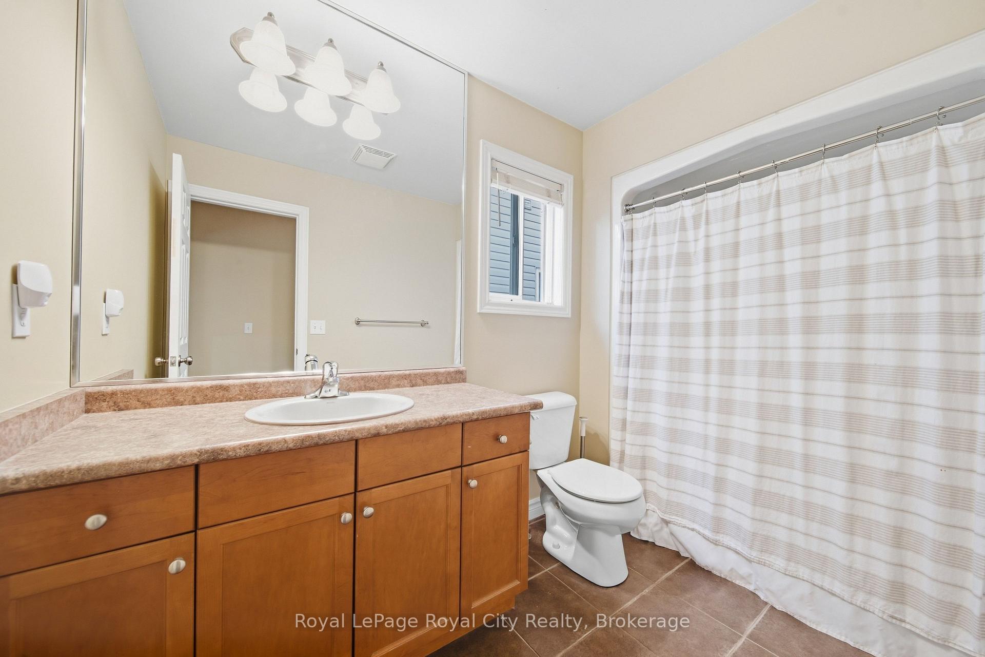 Photo 26 of 82 Lynch Circle, Guelph, Pineridge/Westminster Woods — HOMEH