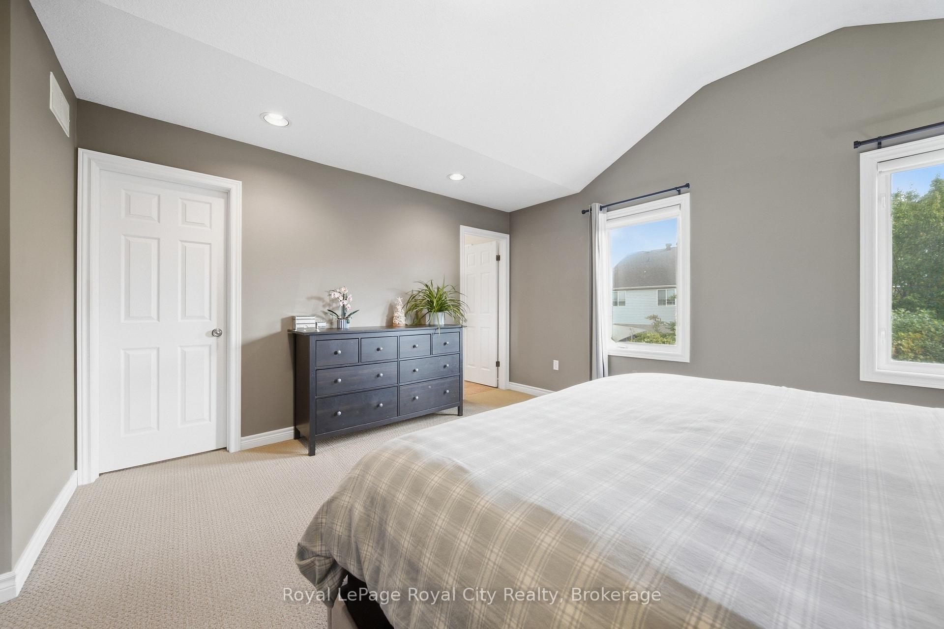 Photo 28 of 82 Lynch Circle, Guelph, Pineridge/Westminster Woods — HOMEH