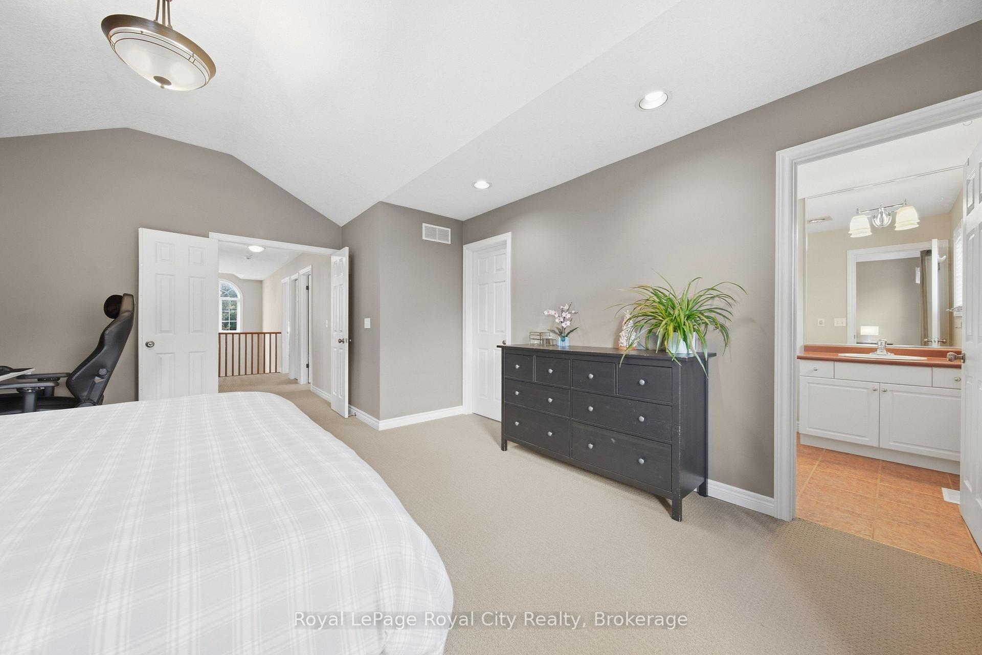 Photo 29 of 82 Lynch Circle, Guelph, Pineridge/Westminster Woods — HOMEH