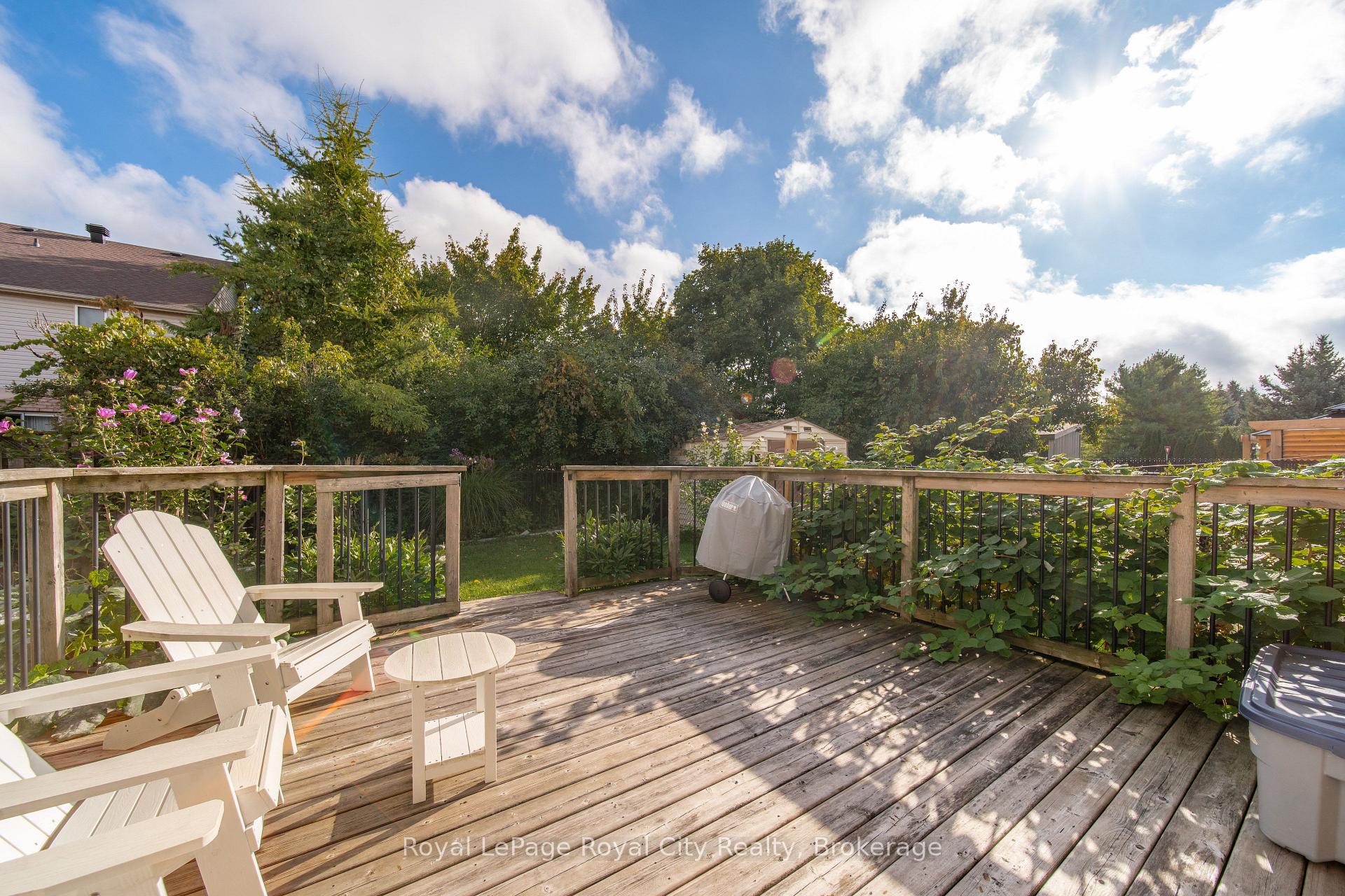 Photo 32 of 82 Lynch Circle, Guelph, Pineridge/Westminster Woods — HOMEH