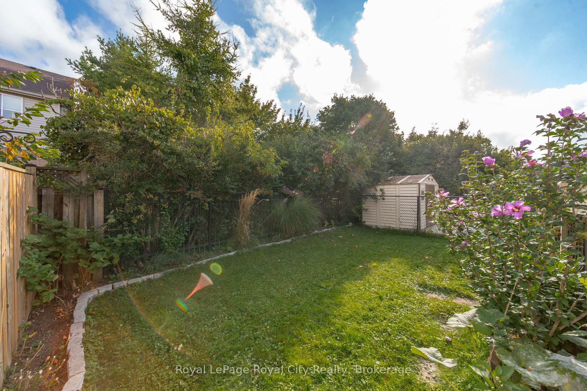 Photo 35 of 82 Lynch Circle, Guelph, Pineridge/Westminster Woods — HOMEH