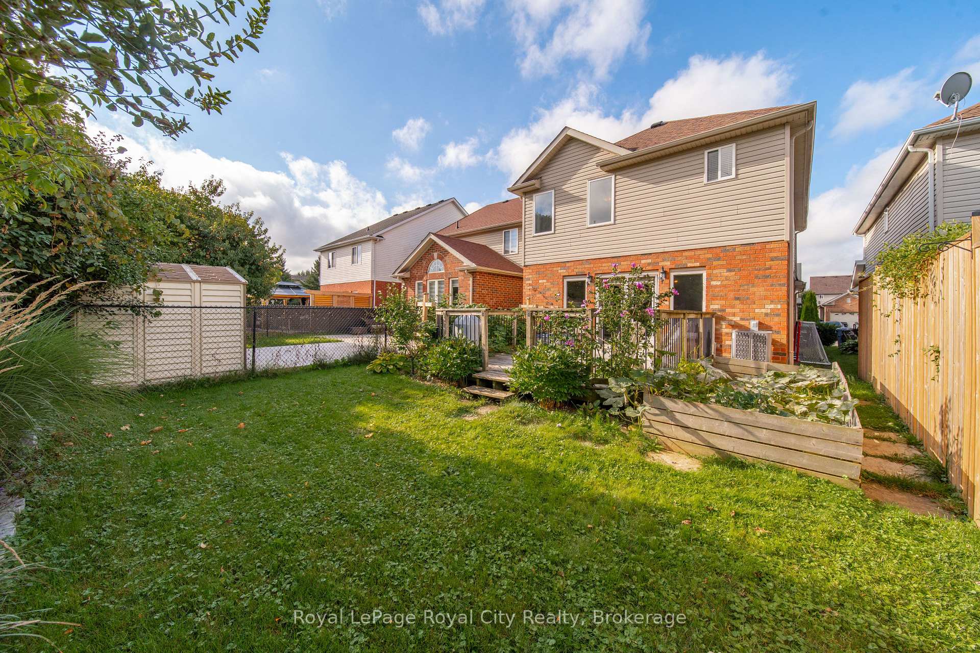 Photo 37 of 82 Lynch Circle, Guelph, Pineridge/Westminster Woods — HOMEH