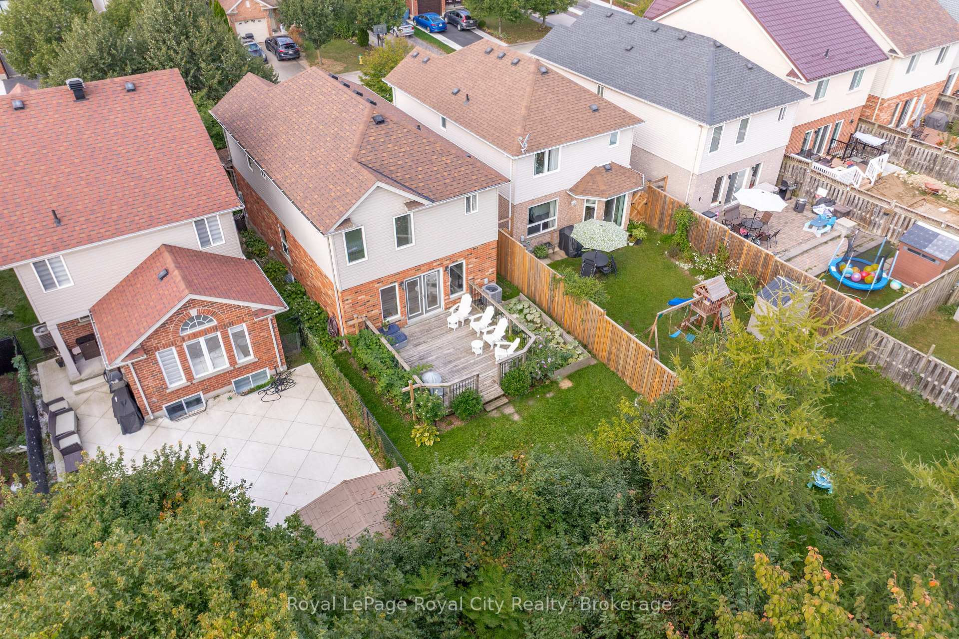 Photo 42 of 82 Lynch Circle, Guelph, Pineridge/Westminster Woods — HOMEH