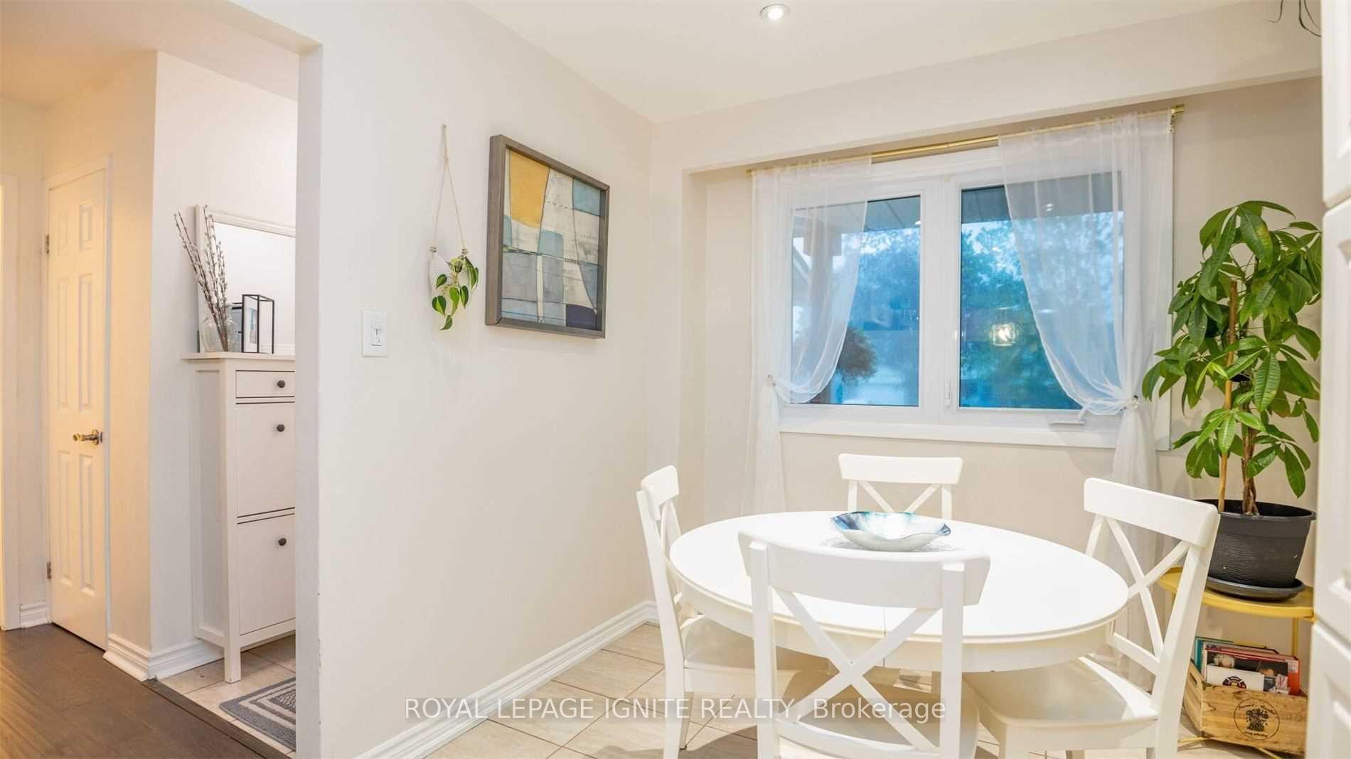 Photo 3 of 563 Berwick Crescent, Oshawa, McLaughlin — HOMEH