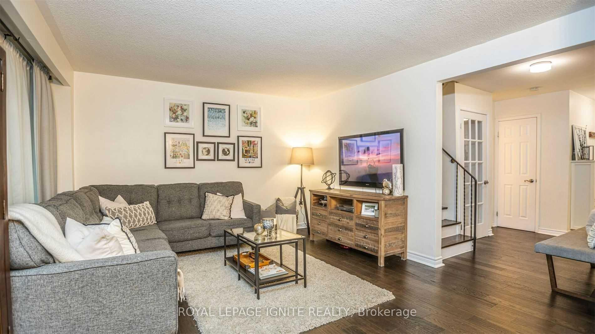 Photo 6 of 563 Berwick Crescent, Oshawa, McLaughlin — HOMEH