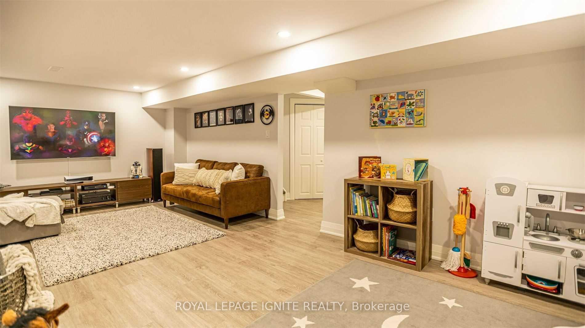 Photo 17 of 563 Berwick Crescent, Oshawa, McLaughlin — HOMEH