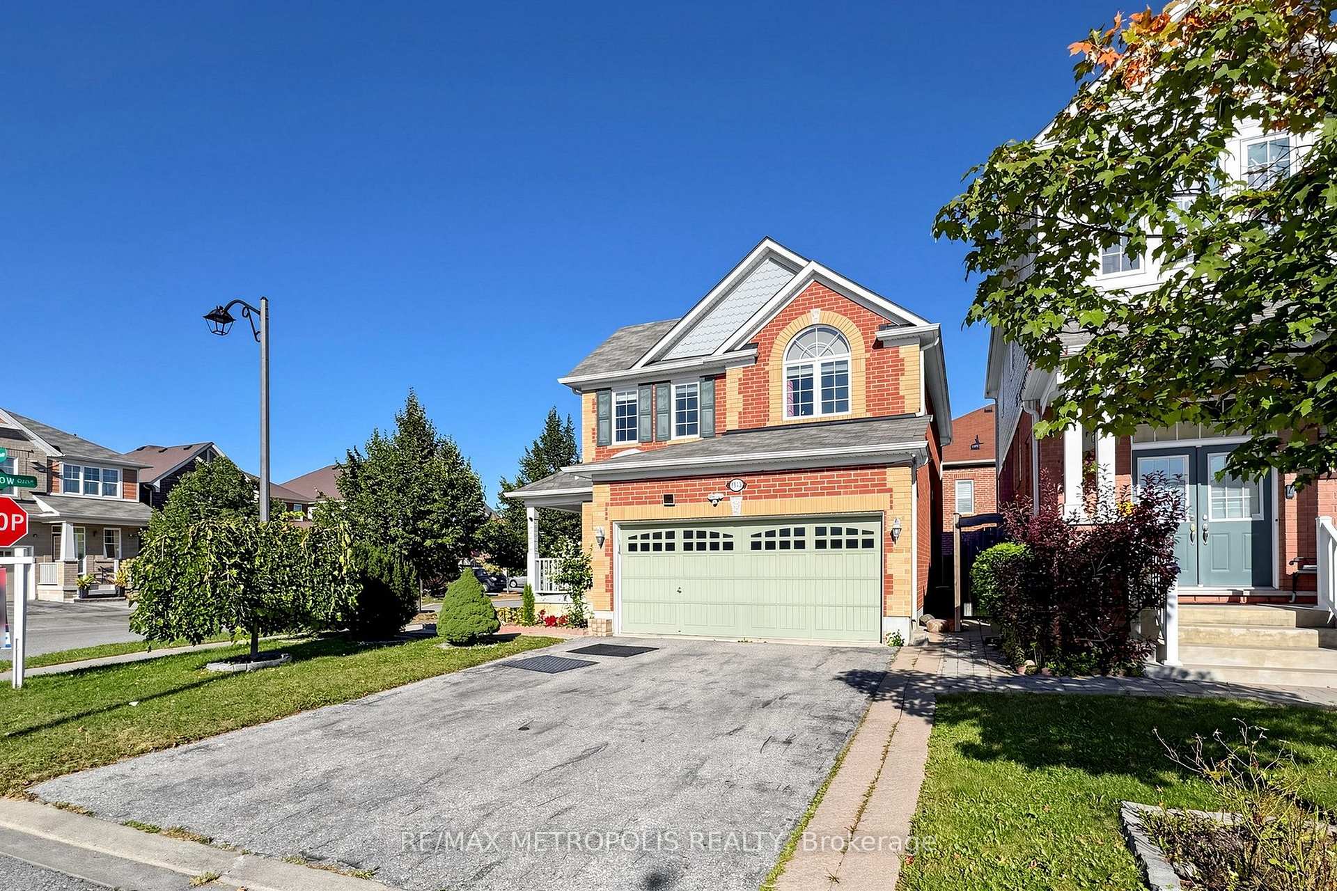 Photo 7 of 1913 Liatris Drive, Pickering, Duffin Heights — HOMEH