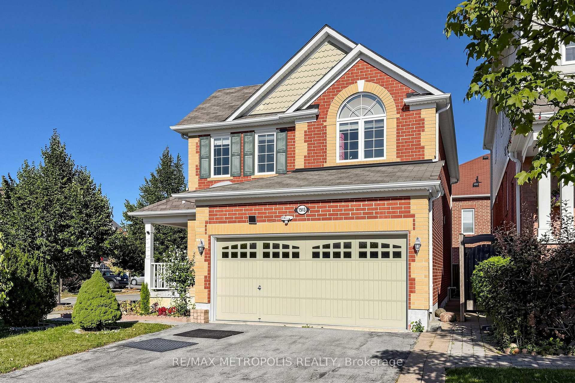 Photo 8 of 1913 Liatris Drive, Pickering, Duffin Heights — HOMEH