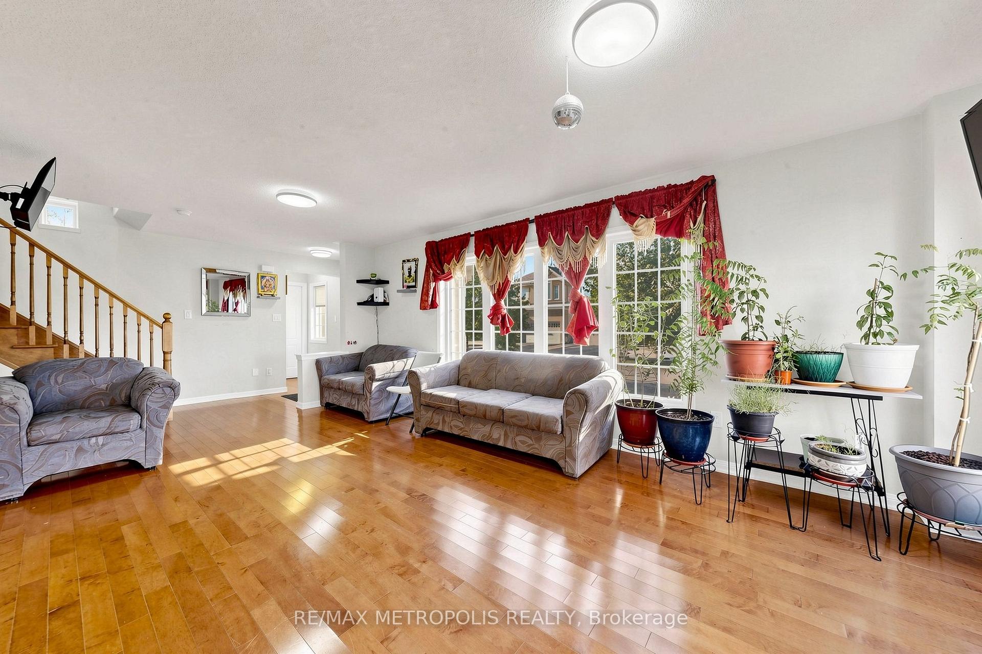 Photo 9 of 1913 Liatris Drive, Pickering, Duffin Heights — HOMEH