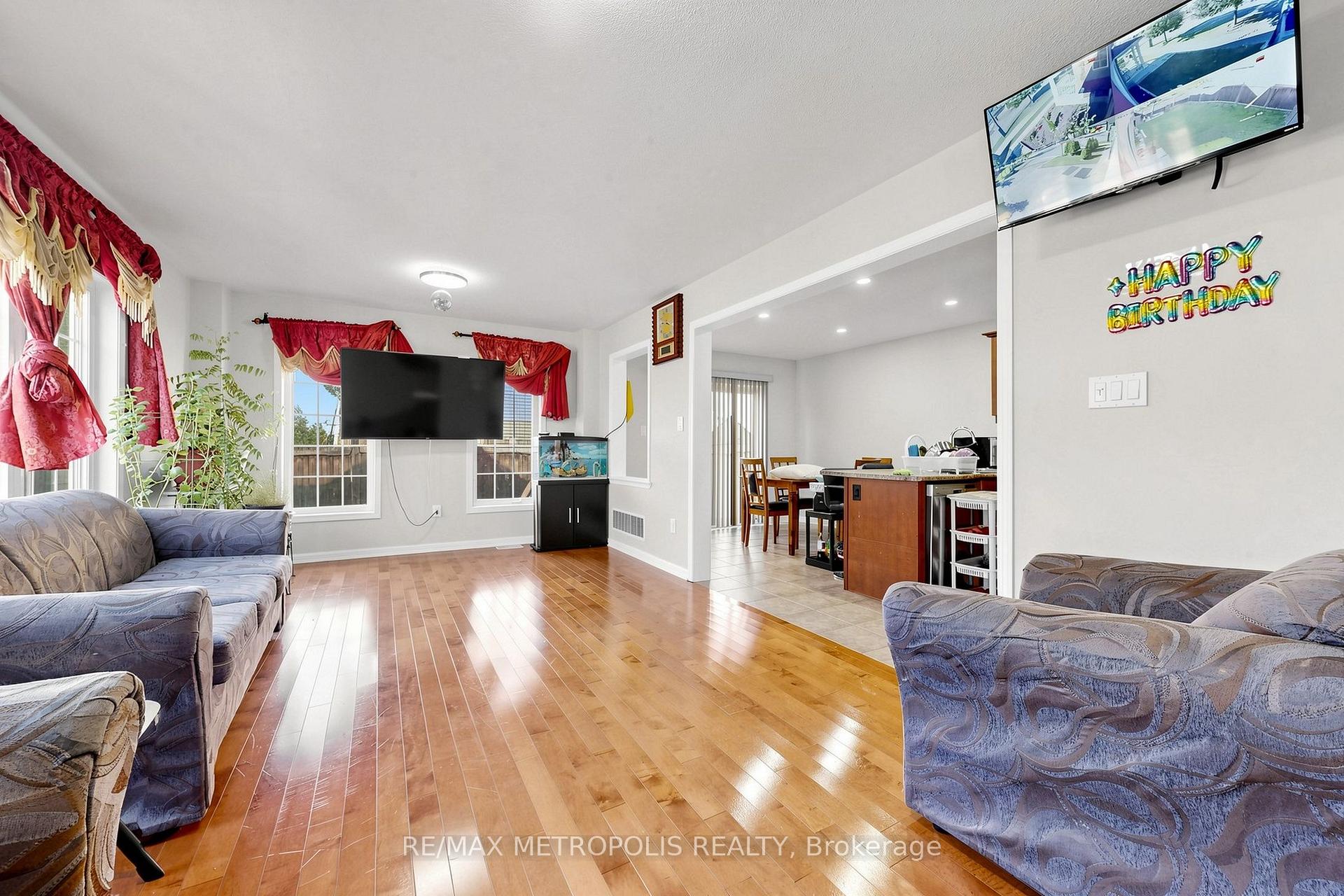 Photo 10 of 1913 Liatris Drive, Pickering, Duffin Heights — HOMEH