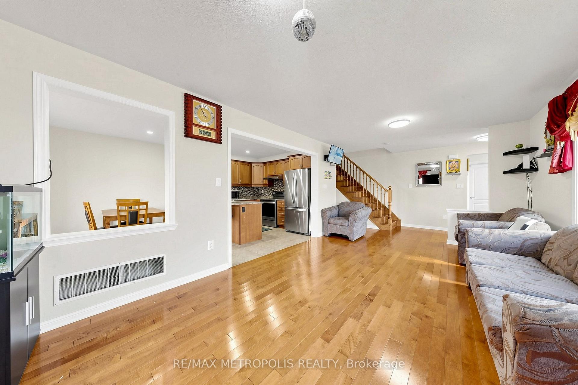 Photo 13 of 1913 Liatris Drive, Pickering, Duffin Heights — HOMEH