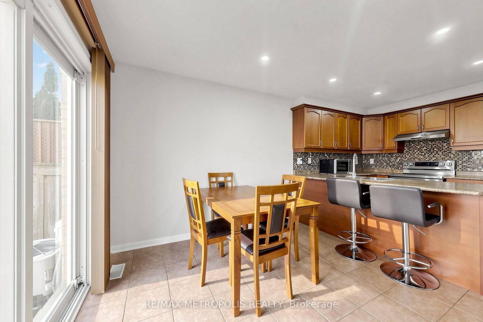 Photo 15 of 1913 Liatris Drive, Pickering, Duffin Heights — HOMEH