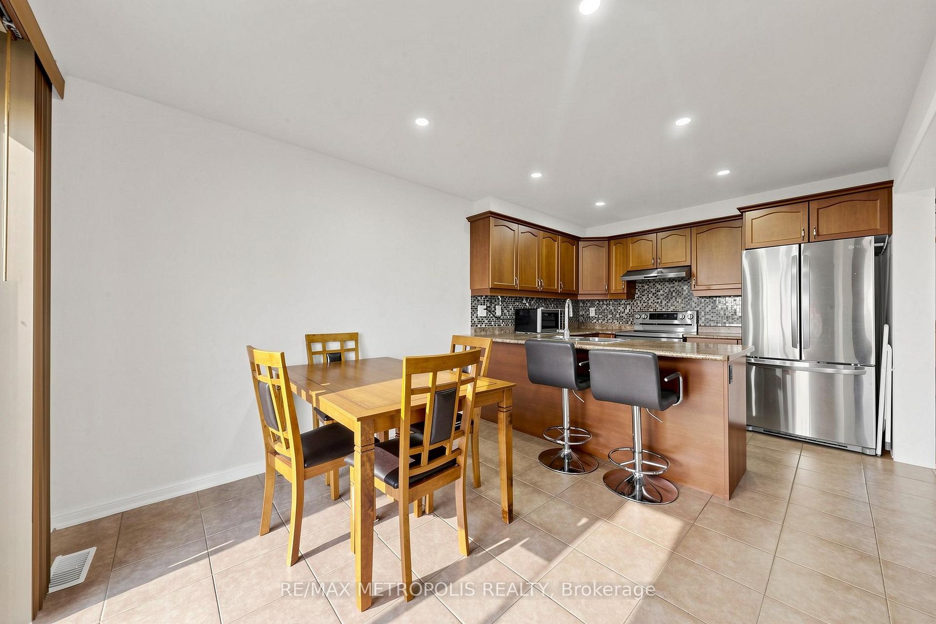 Photo 16 of 1913 Liatris Drive, Pickering, Duffin Heights — HOMEH