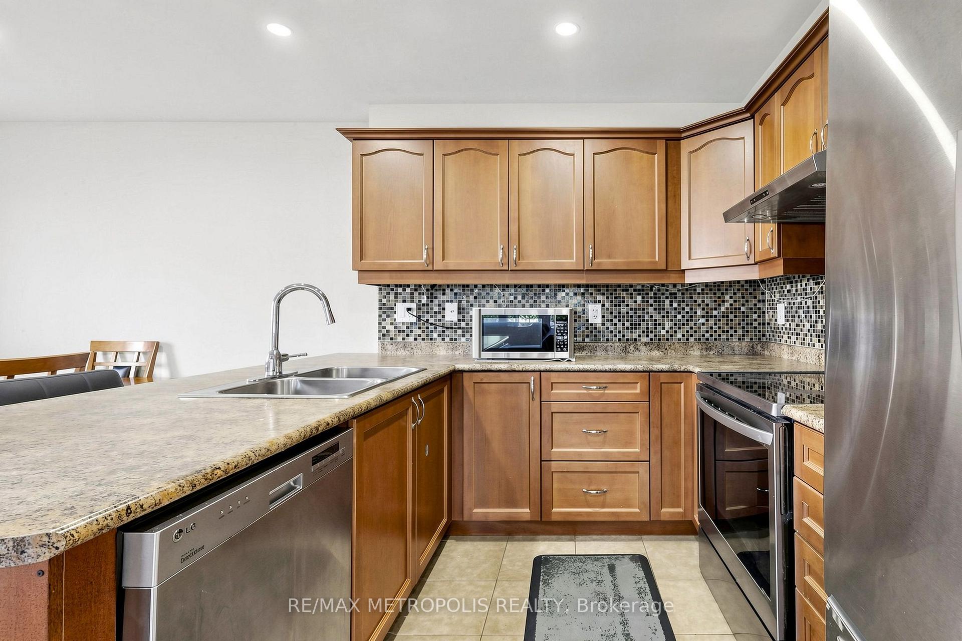 Photo 19 of 1913 Liatris Drive, Pickering, Duffin Heights — HOMEH