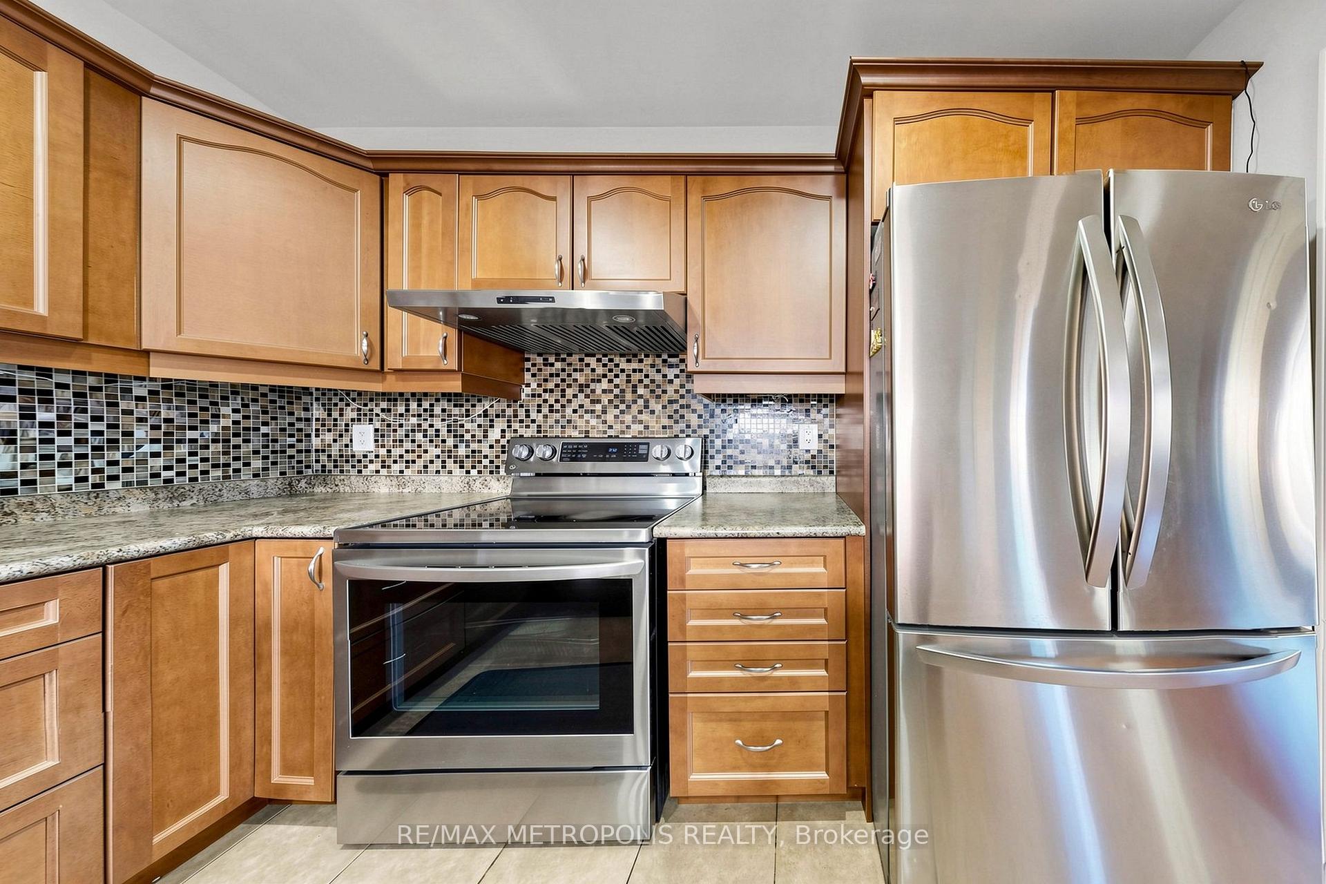 Photo 20 of 1913 Liatris Drive, Pickering, Duffin Heights — HOMEH