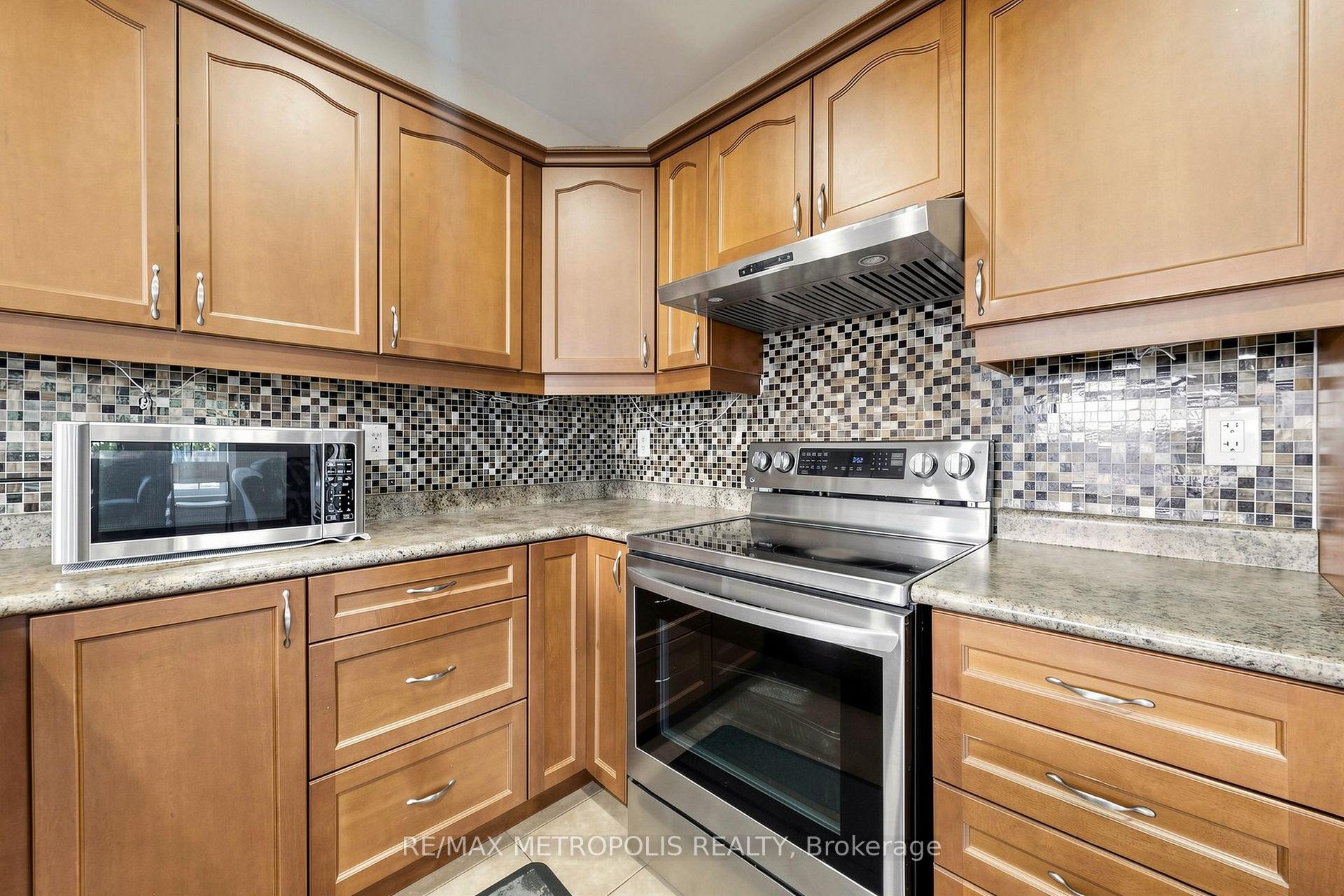 Photo 21 of 1913 Liatris Drive, Pickering, Duffin Heights — HOMEH