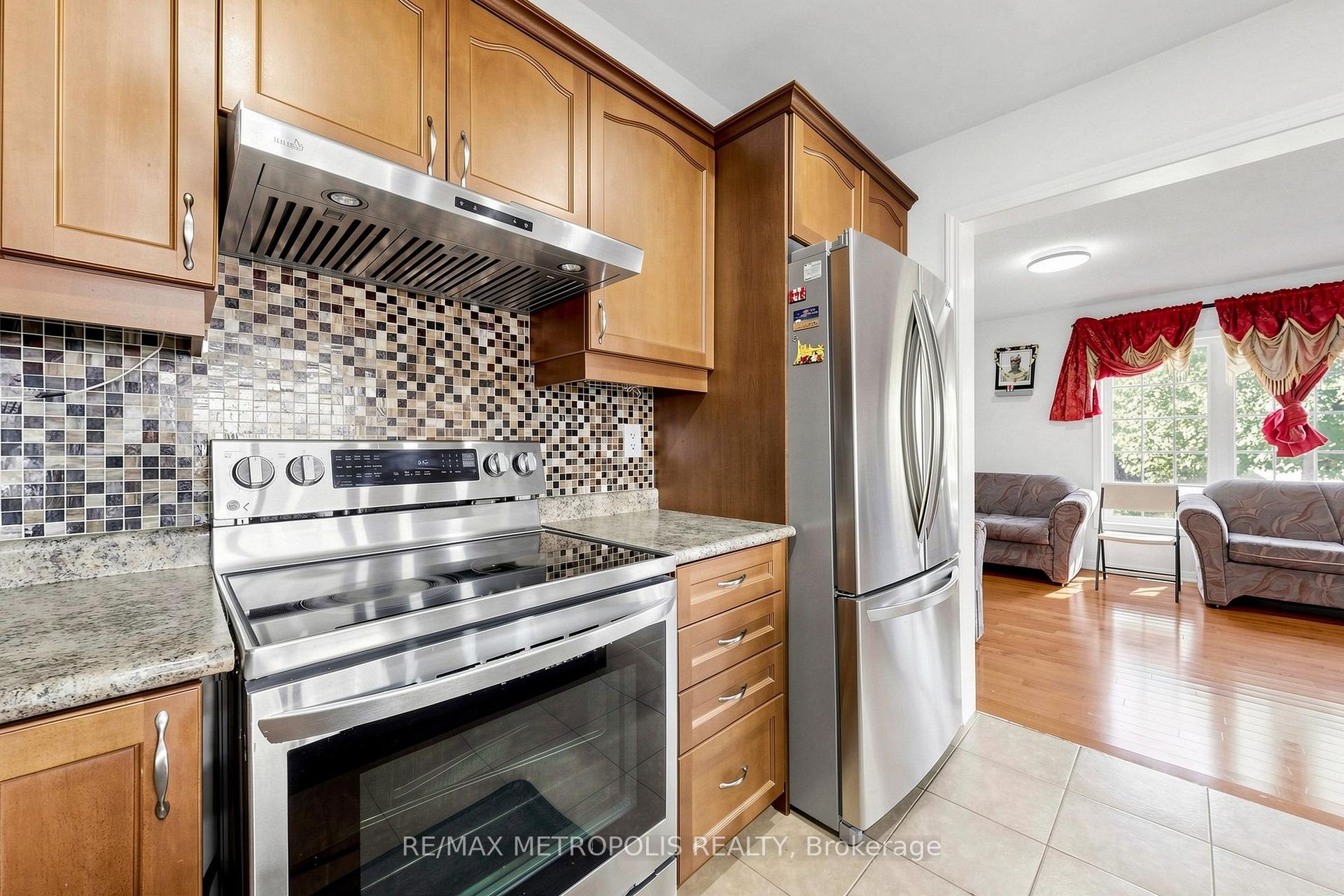 Photo 22 of 1913 Liatris Drive, Pickering, Duffin Heights — HOMEH
