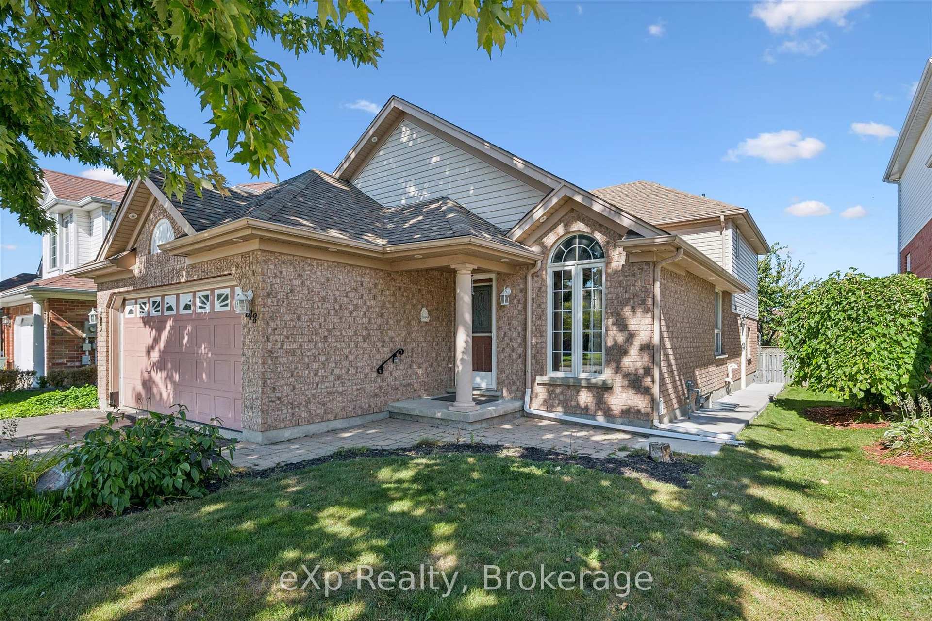 Photo 3 of 148 Clairfields Drive W, Guelph, Clairfields/Hanlon Business Park — HOMEH