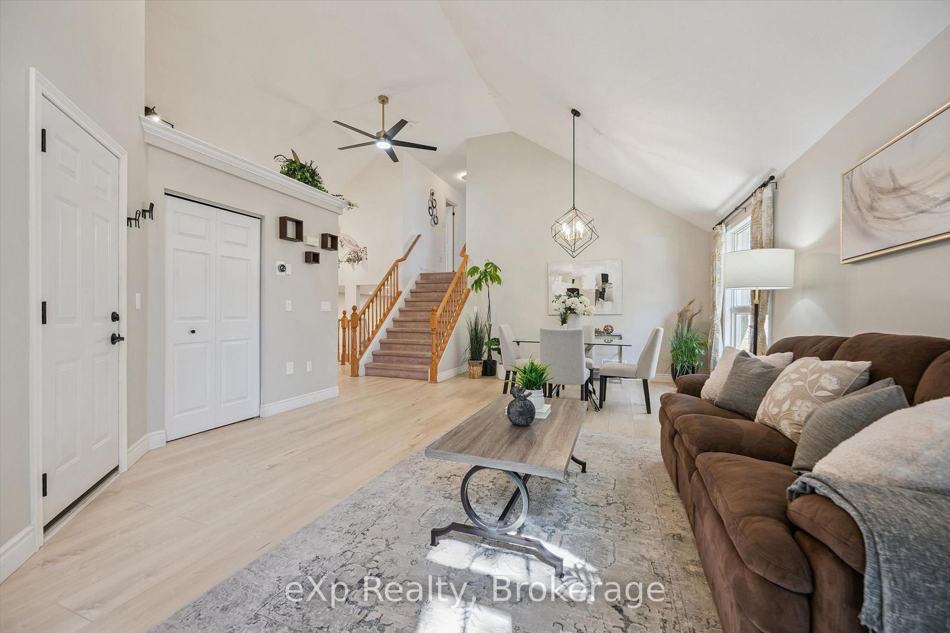 Photo 7 of 148 Clairfields Drive W, Guelph, Clairfields/Hanlon Business Park — HOMEH