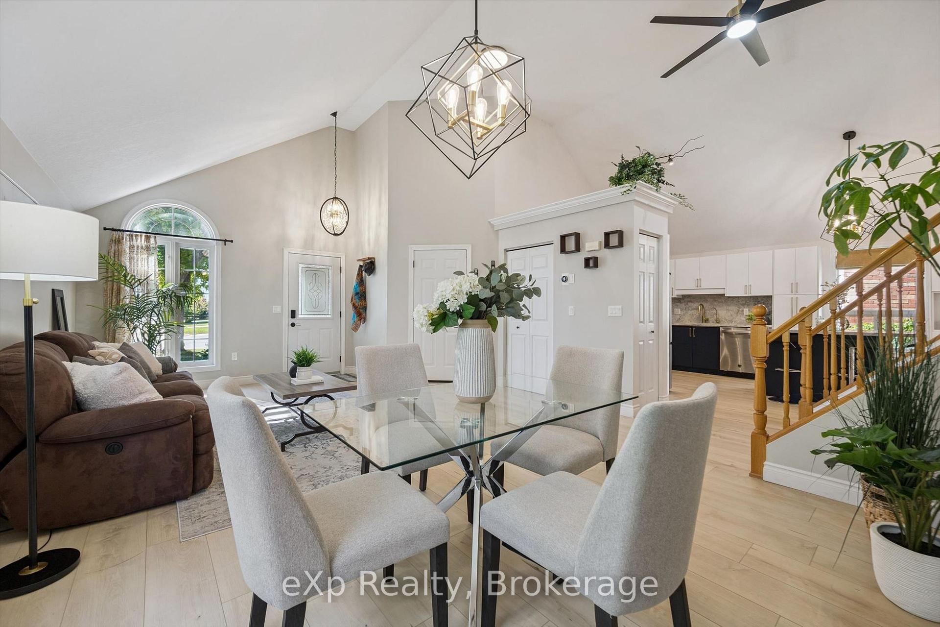 Photo 9 of 148 Clairfields Drive W, Guelph, Clairfields/Hanlon Business Park — HOMEH