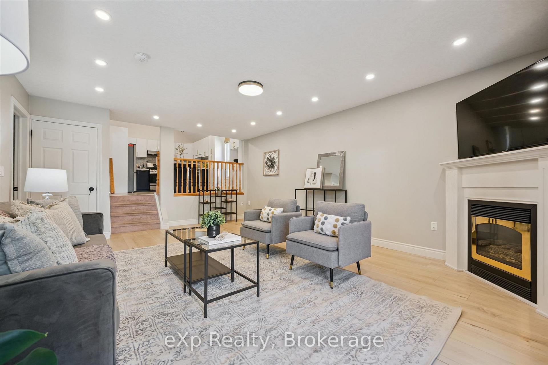 Photo 15 of 148 Clairfields Drive W, Guelph, Clairfields/Hanlon Business Park — HOMEH