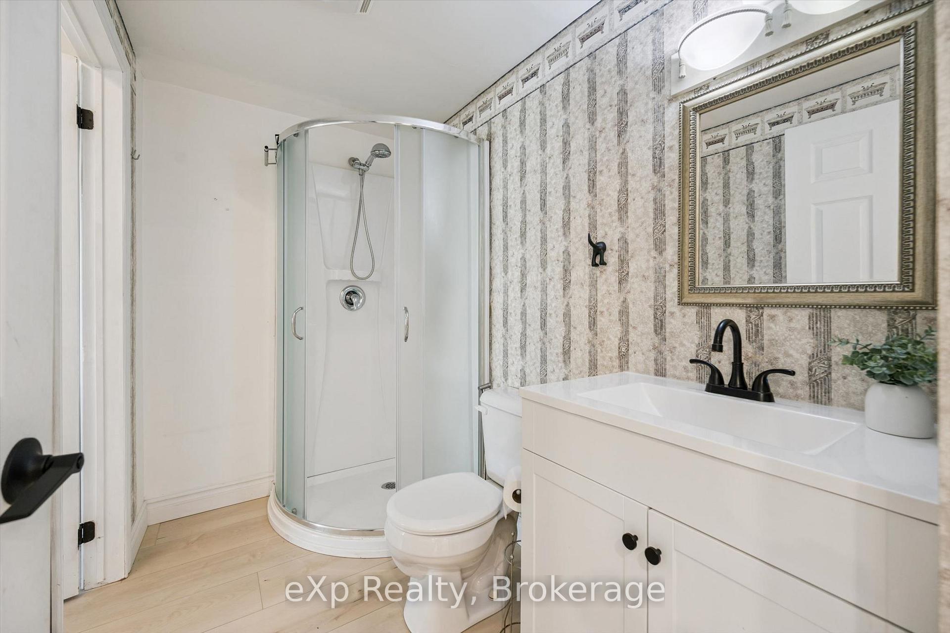 Photo 18 of 148 Clairfields Drive W, Guelph, Clairfields/Hanlon Business Park — HOMEH