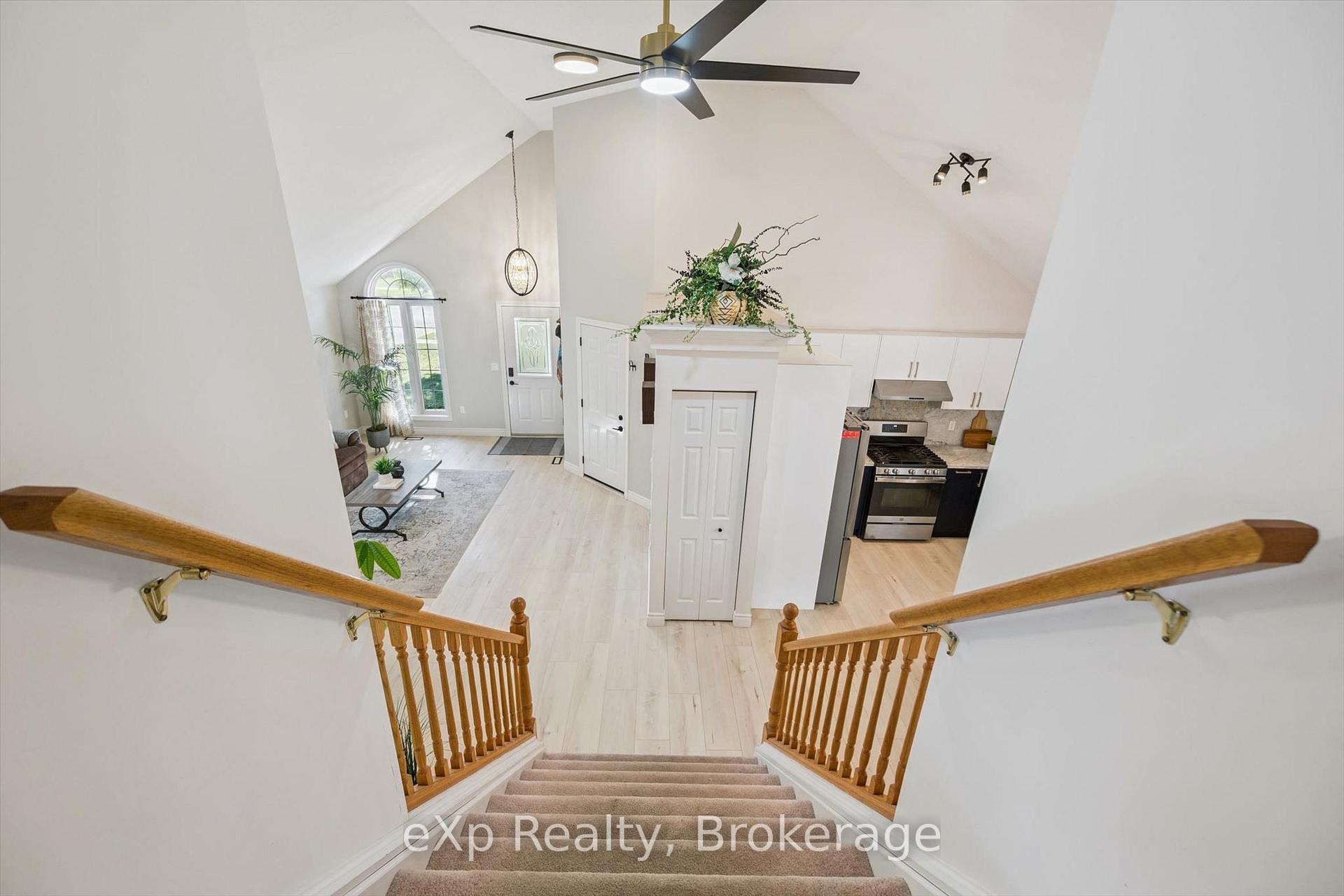Photo 19 of 148 Clairfields Drive W, Guelph, Clairfields/Hanlon Business Park — HOMEH