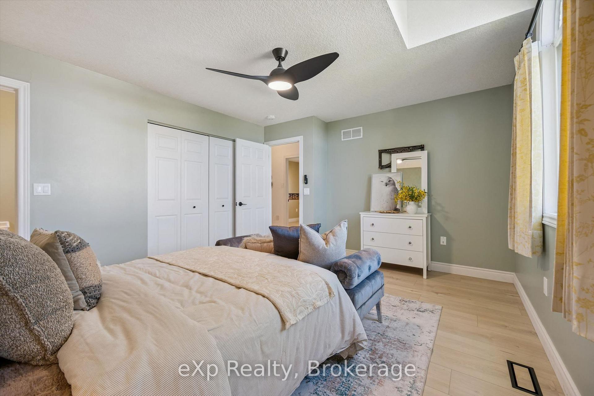 Photo 21 of 148 Clairfields Drive W, Guelph, Clairfields/Hanlon Business Park — HOMEH