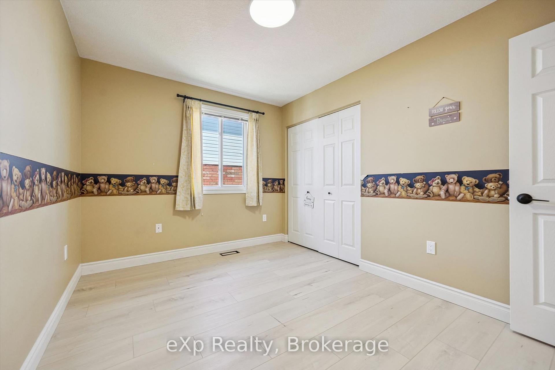 Photo 25 of 148 Clairfields Drive W, Guelph, Clairfields/Hanlon Business Park — HOMEH