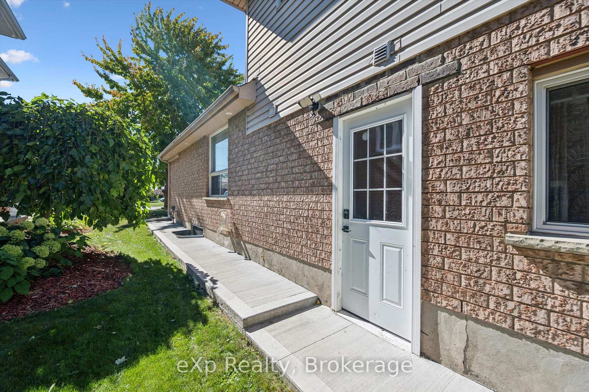 Photo 27 of 148 Clairfields Drive W, Guelph, Clairfields/Hanlon Business Park — HOMEH