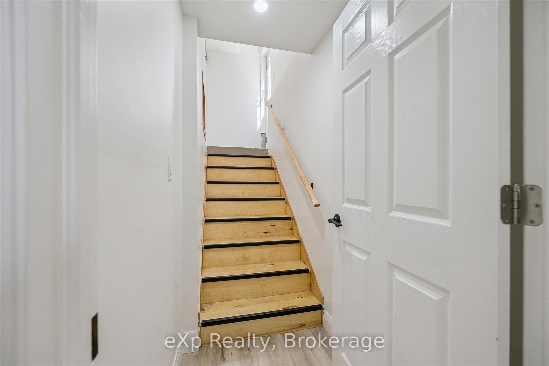 Photo 28 of 148 Clairfields Drive W, Guelph, Clairfields/Hanlon Business Park — HOMEH