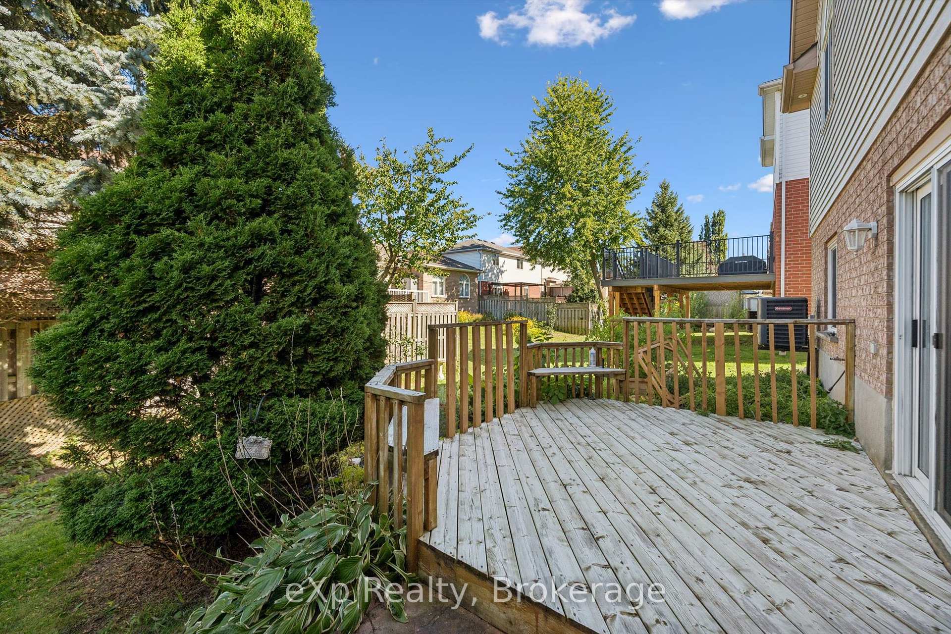 Photo 37 of 148 Clairfields Drive W, Guelph, Clairfields/Hanlon Business Park — HOMEH